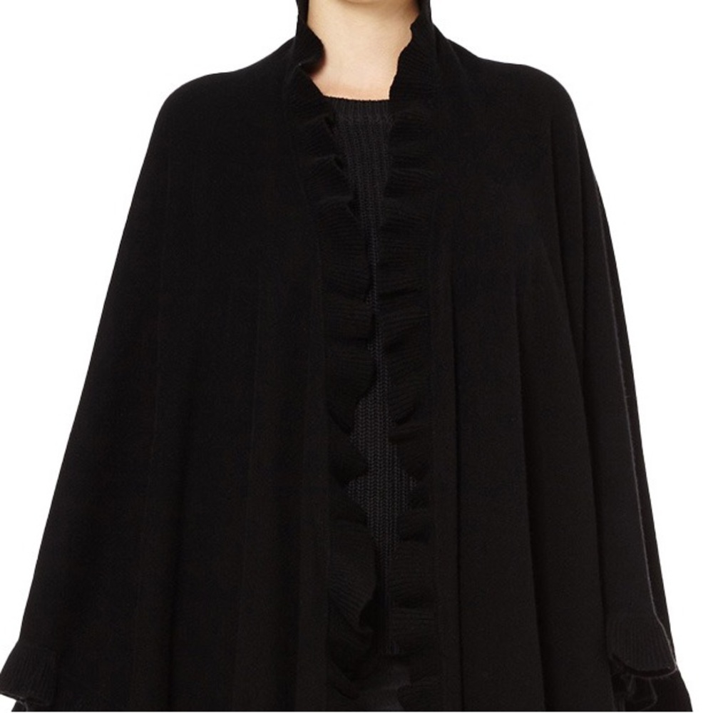 Lyle and Scott women 100% cashmere frilly cape in black. One size
